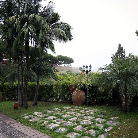 B&B Il Giardino Di Armida ベッド・アンド・ブレックファスト 3*